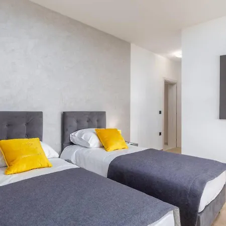 Retreat - Exclusive With & Pool Appartement