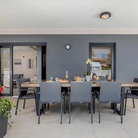 Retreat - Exclusive With & Pool Appartement *