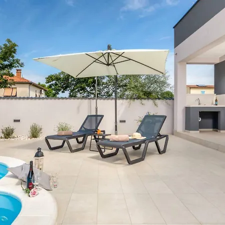 Retreat - Exclusive With & Pool *