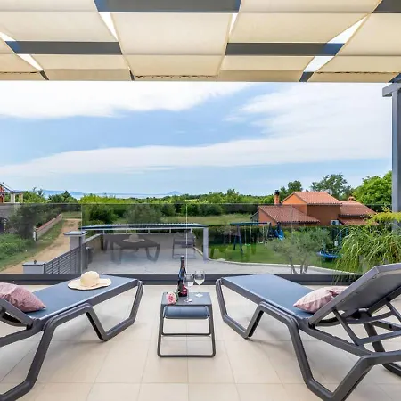 Retreat - Exclusive With & Pool Apartman
